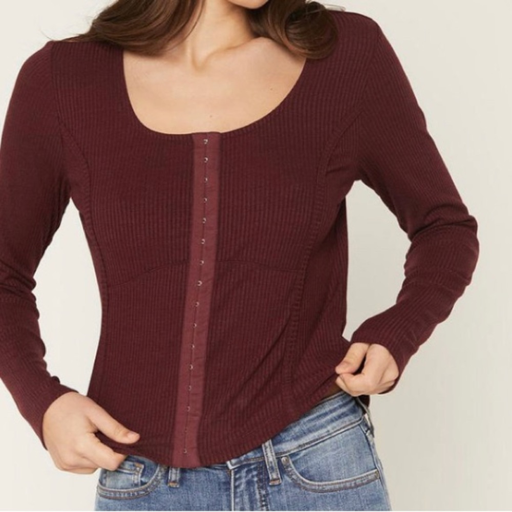 Shyanne brand long sleeve top NWT.